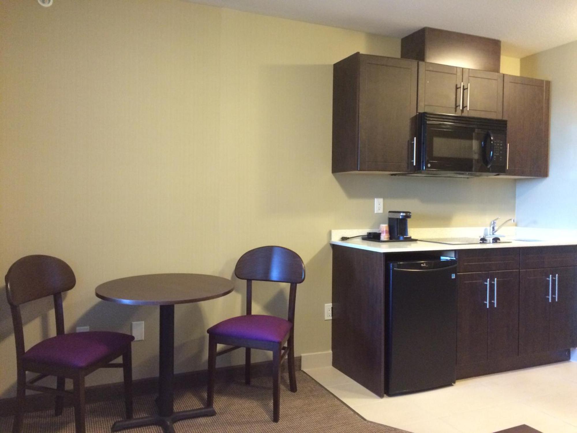 Meridian Inn & Suites 로이드민스터 외부 사진