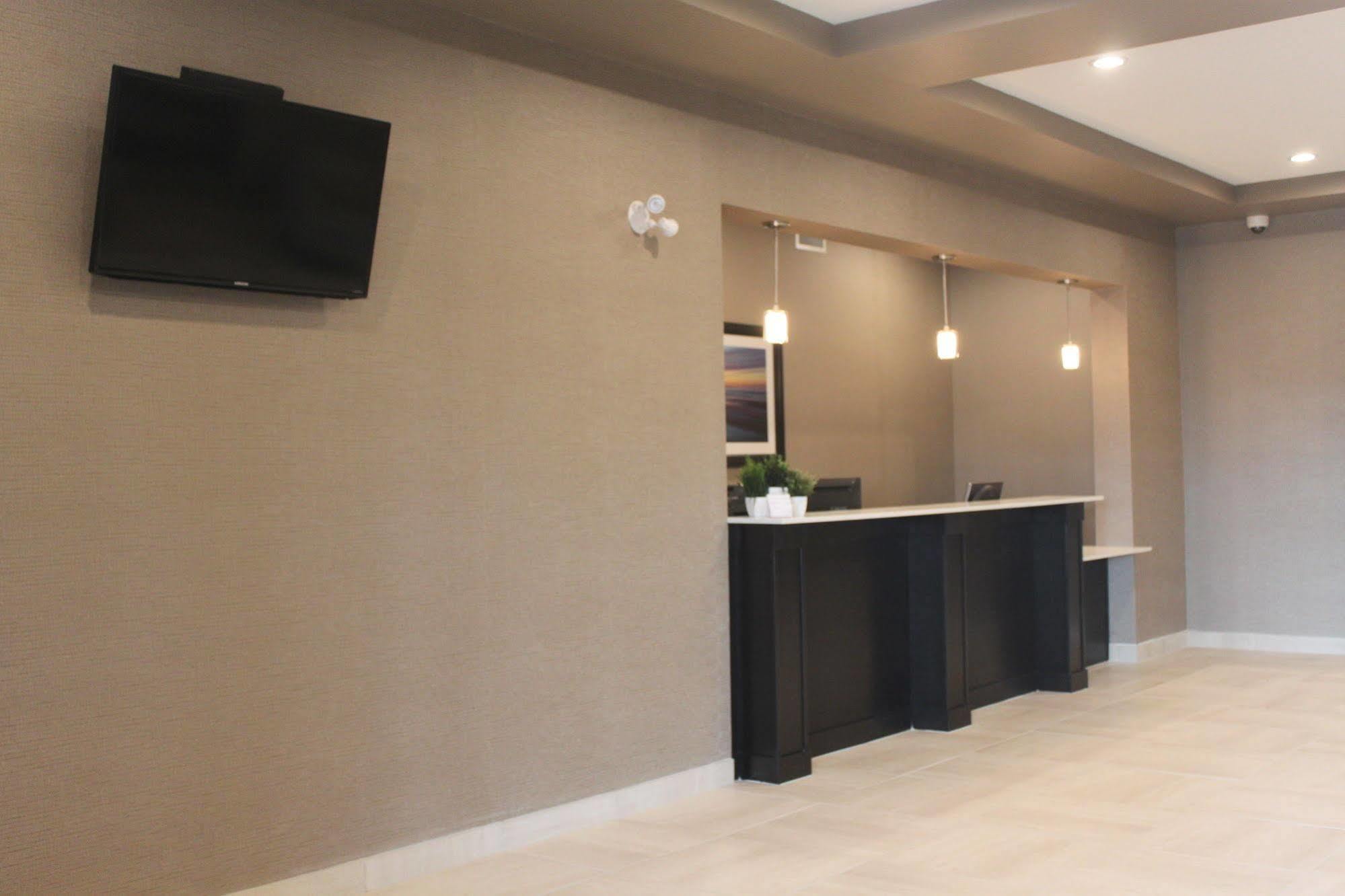 Meridian Inn & Suites 로이드민스터 외부 사진