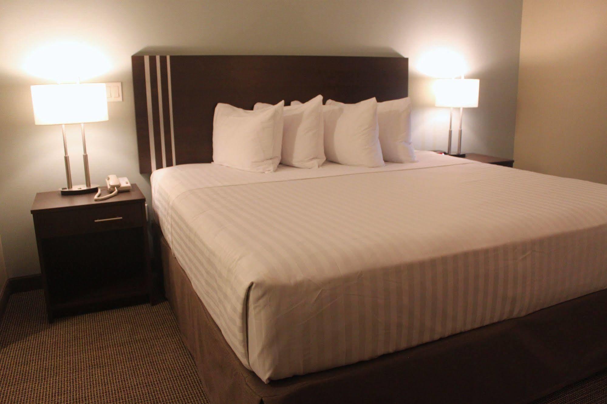 Meridian Inn & Suites 로이드민스터 외부 사진